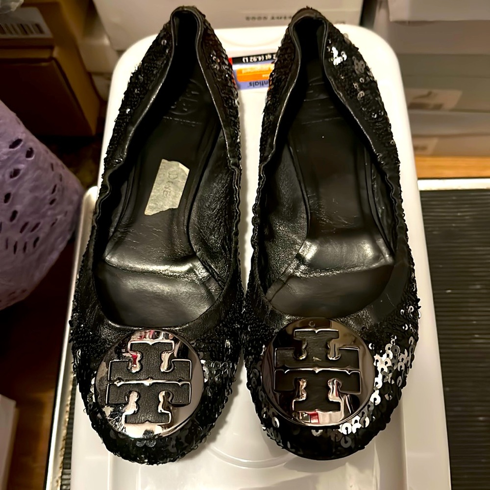 TORY BURCH BLACK AND SILVER SEQUIN FLATS SIZE 9